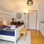 Apartment Mit Balkon Am Bergpark
